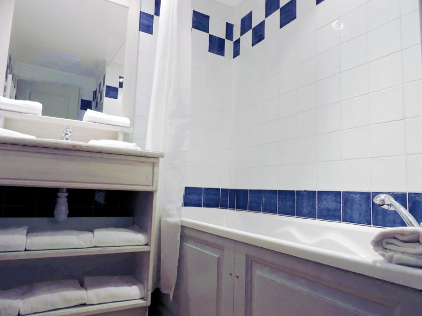 Chambre d'hôtel à La Ciotat Victoria Garden - Salle de bain Appartement 2 Chambres