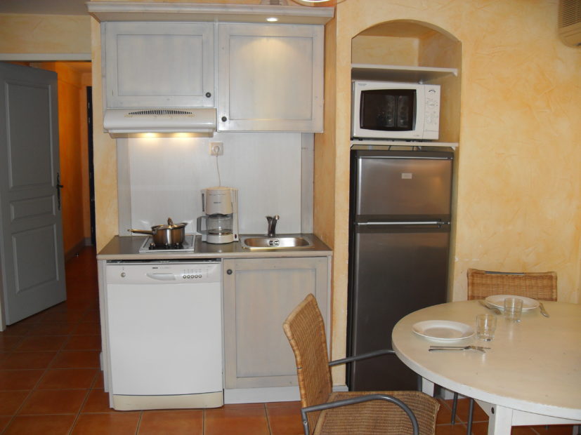 Studio supérieur Victoria Garden Appart hôtel La Ciotat - salle à manger cuisine