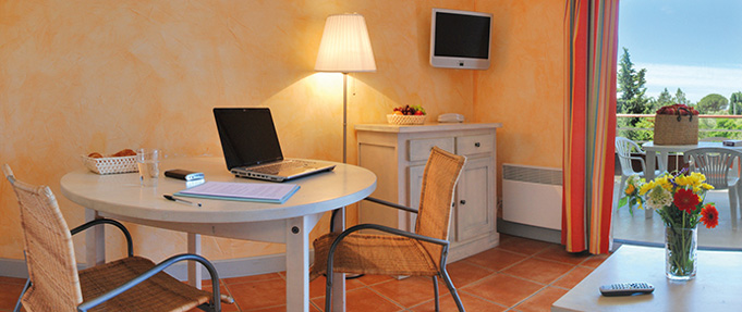Studio supérieur Victoria Garden Appart hôtel La Ciotat - salon